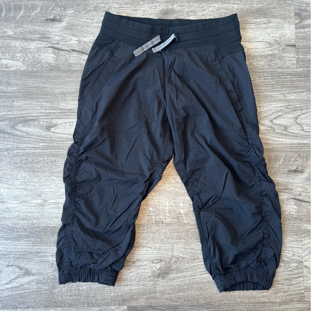 Ivivva by Lululemon youth capri style track pant size 12